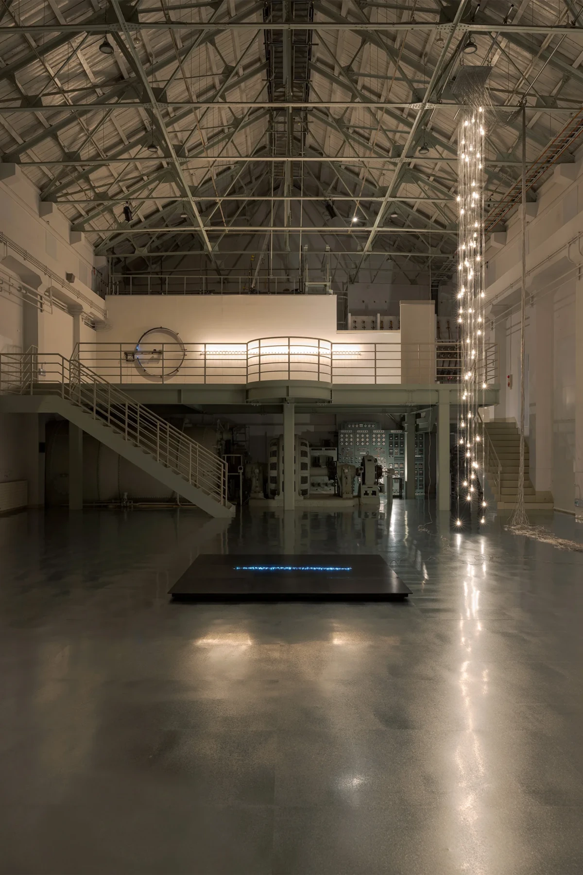 タムラサトル　開放的な接点　発電所にて電力を浪費する（入善町 下山芸術の森 発電所美術館）