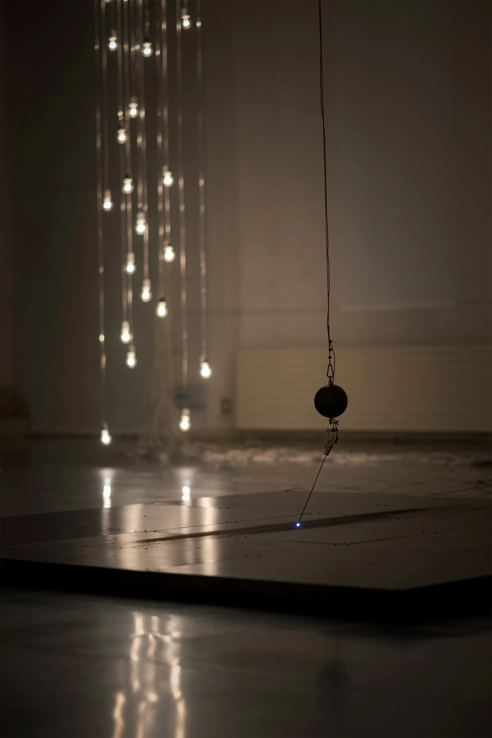 タムラサトル　開放的な接点　発電所にて電力を浪費する（入善町 下山芸術の森 発電所美術館）