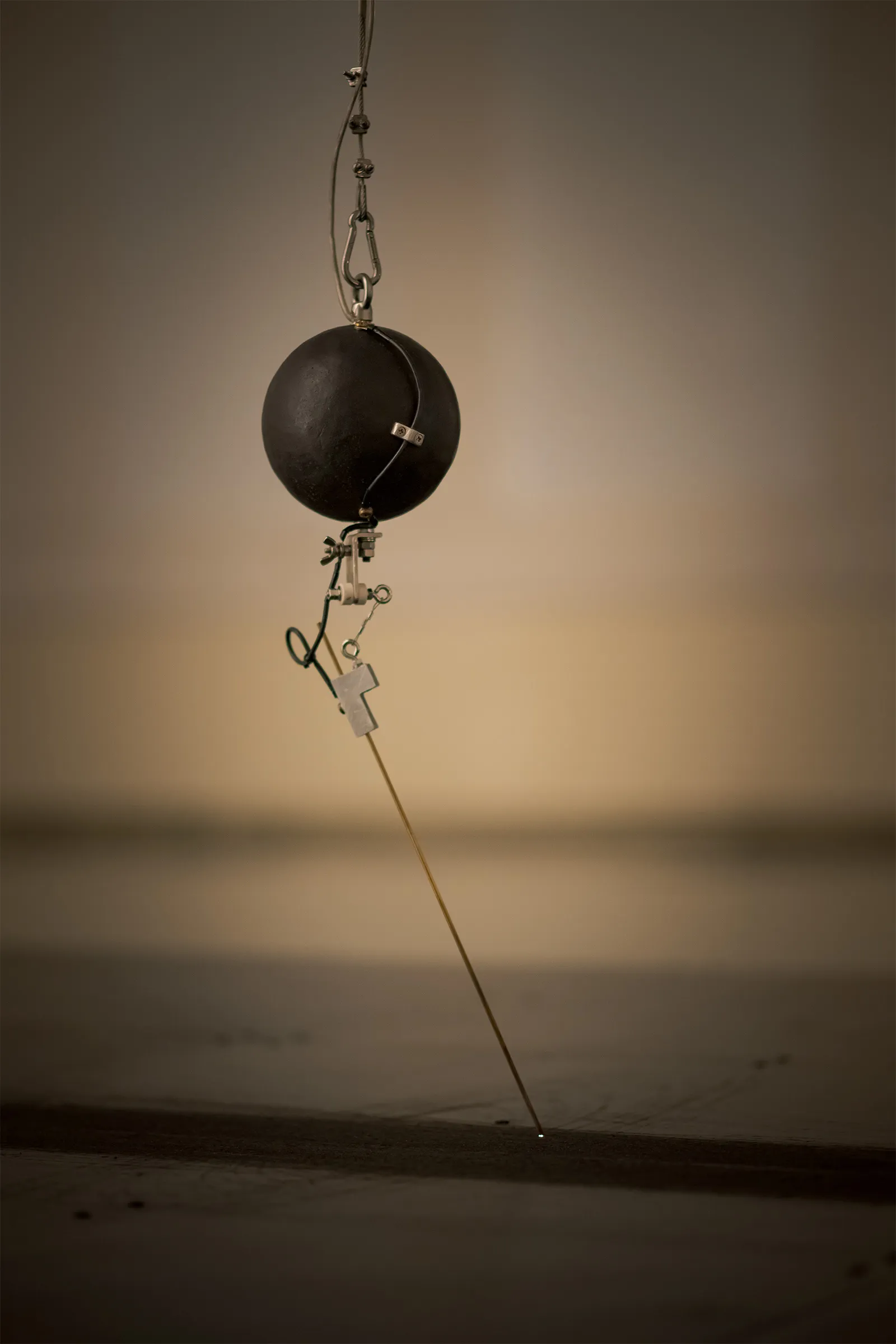 タムラサトル　開放的な接点　発電所にて電力を浪費する（入善町 下山芸術の森 発電所美術館）