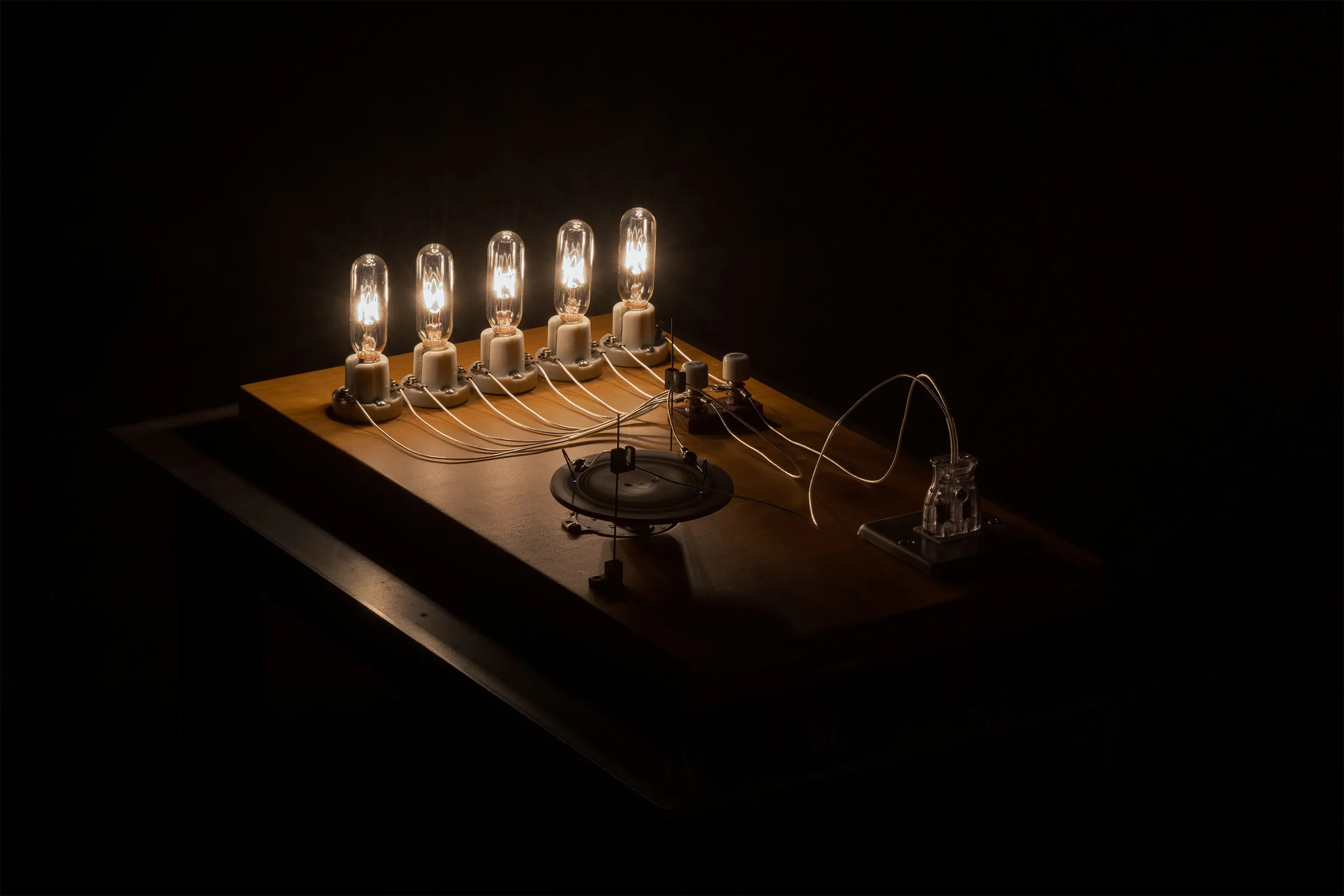 タムラサトル　開放的な接点　発電所にて電力を浪費する（入善町 下山芸術の森 発電所美術館）