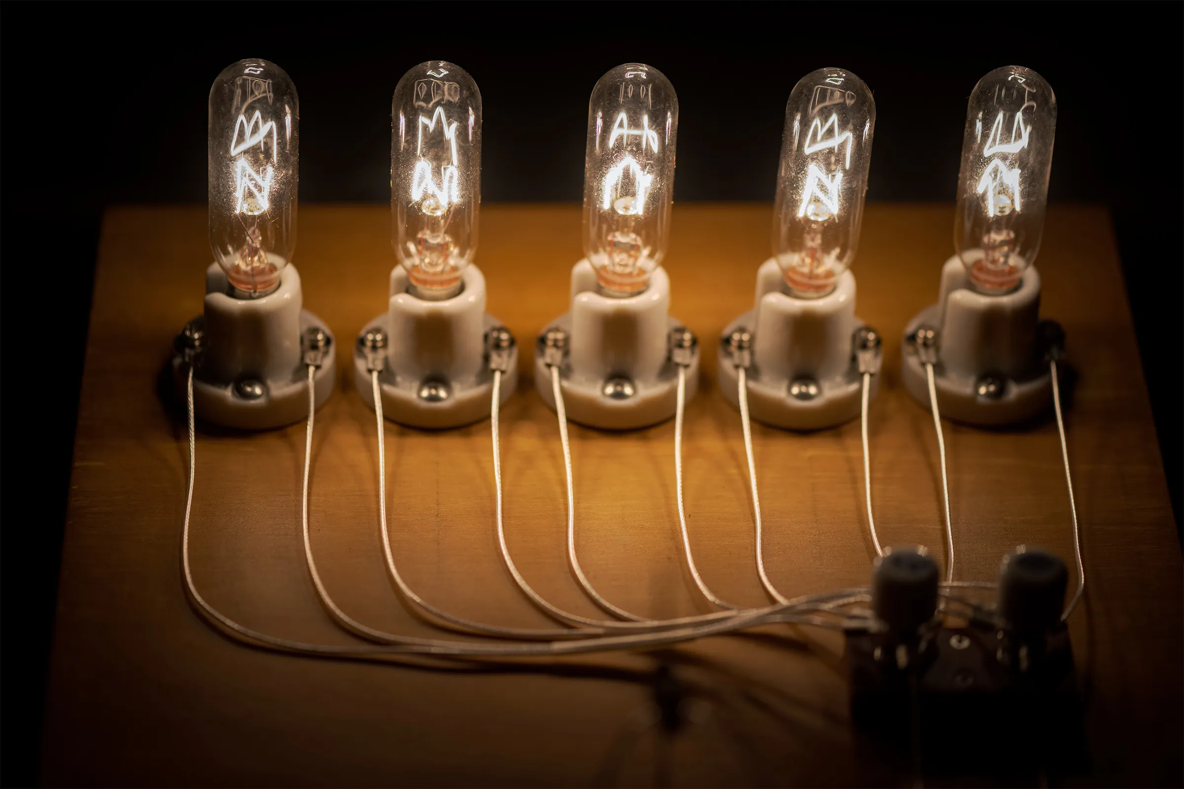 タムラサトル　開放的な接点　発電所にて電力を浪費する（入善町 下山芸術の森 発電所美術館）