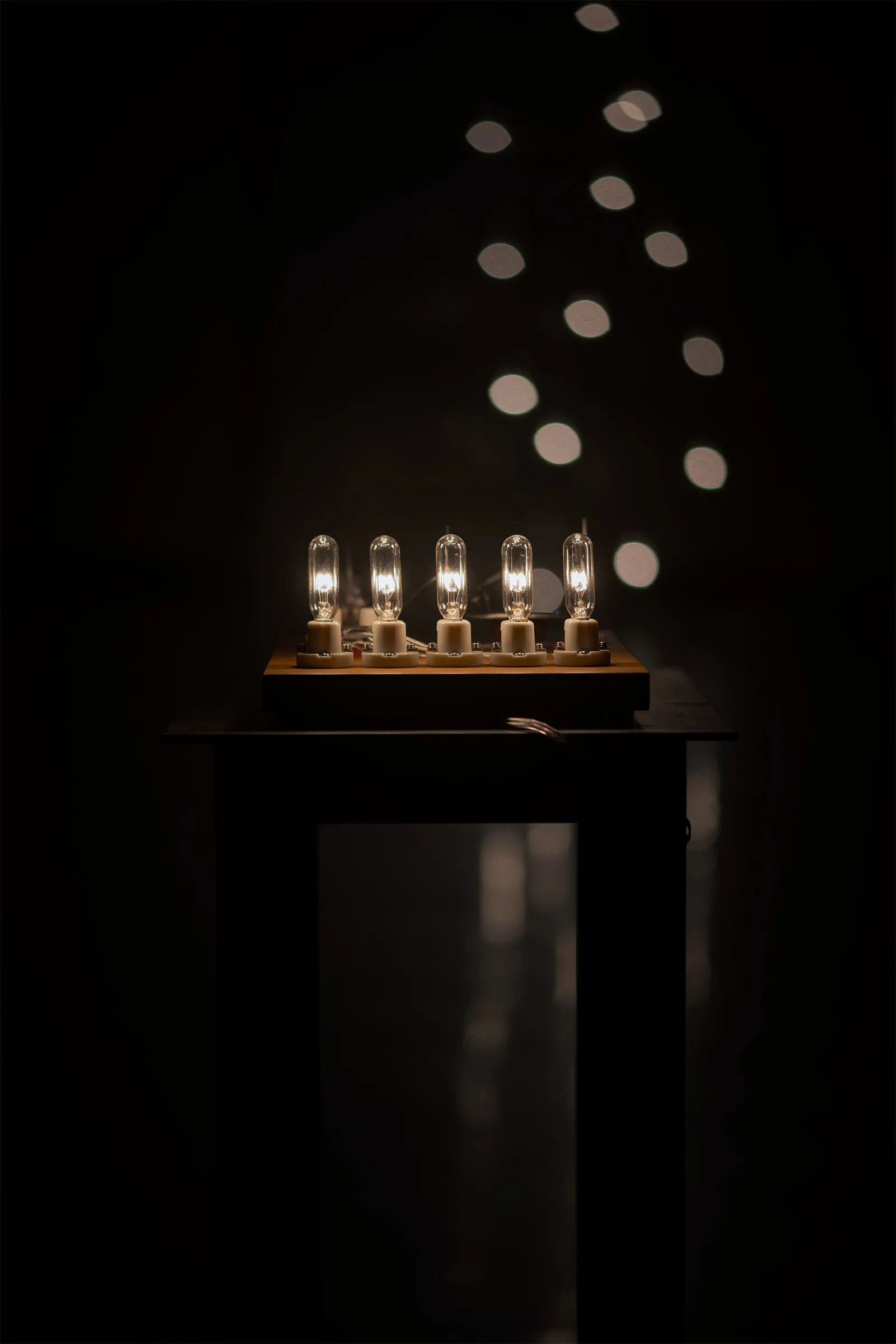 タムラサトル　開放的な接点　発電所にて電力を浪費する（入善町 下山芸術の森 発電所美術館）