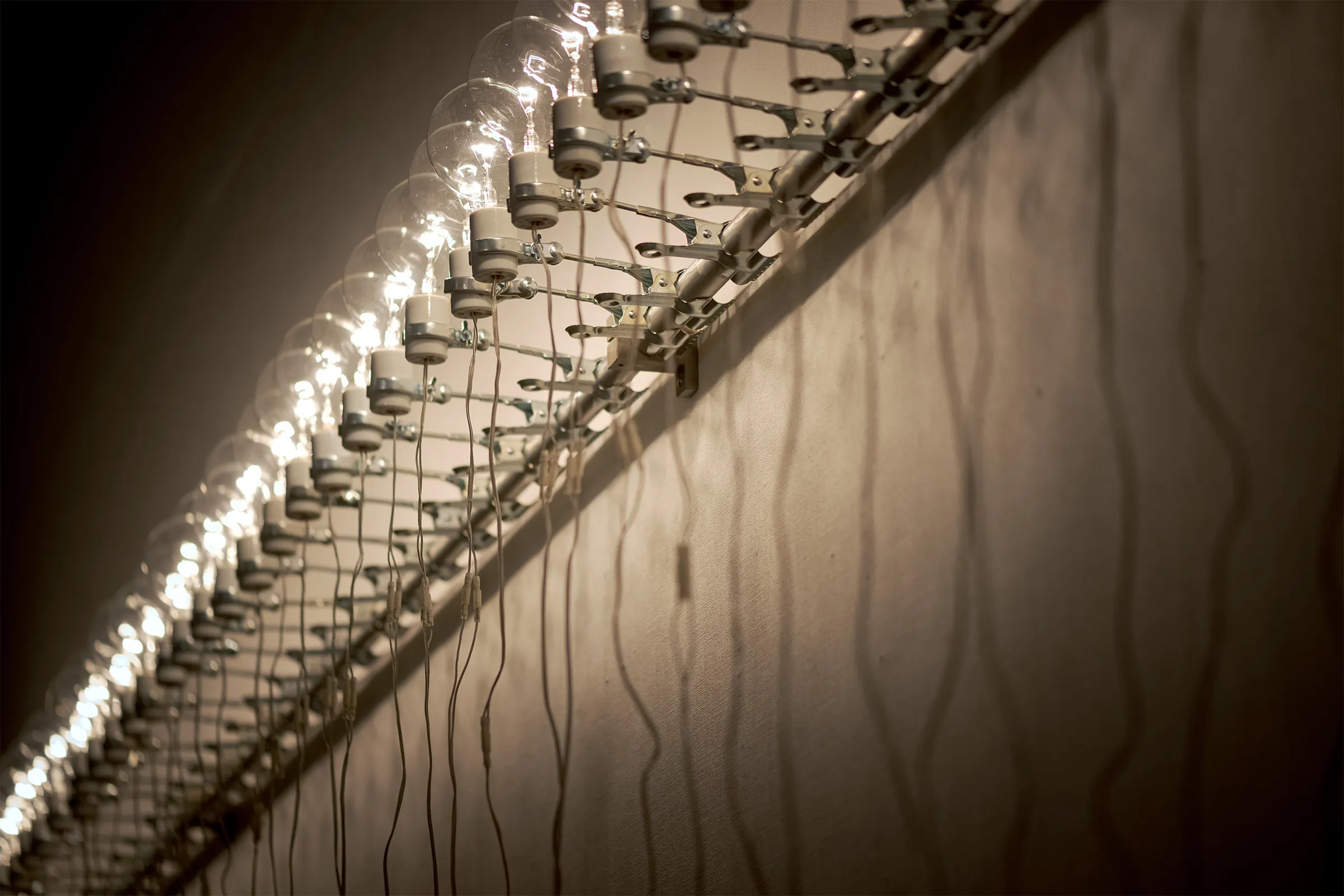 タムラサトル　開放的な接点　発電所にて電力を浪費する（入善町 下山芸術の森 発電所美術館）