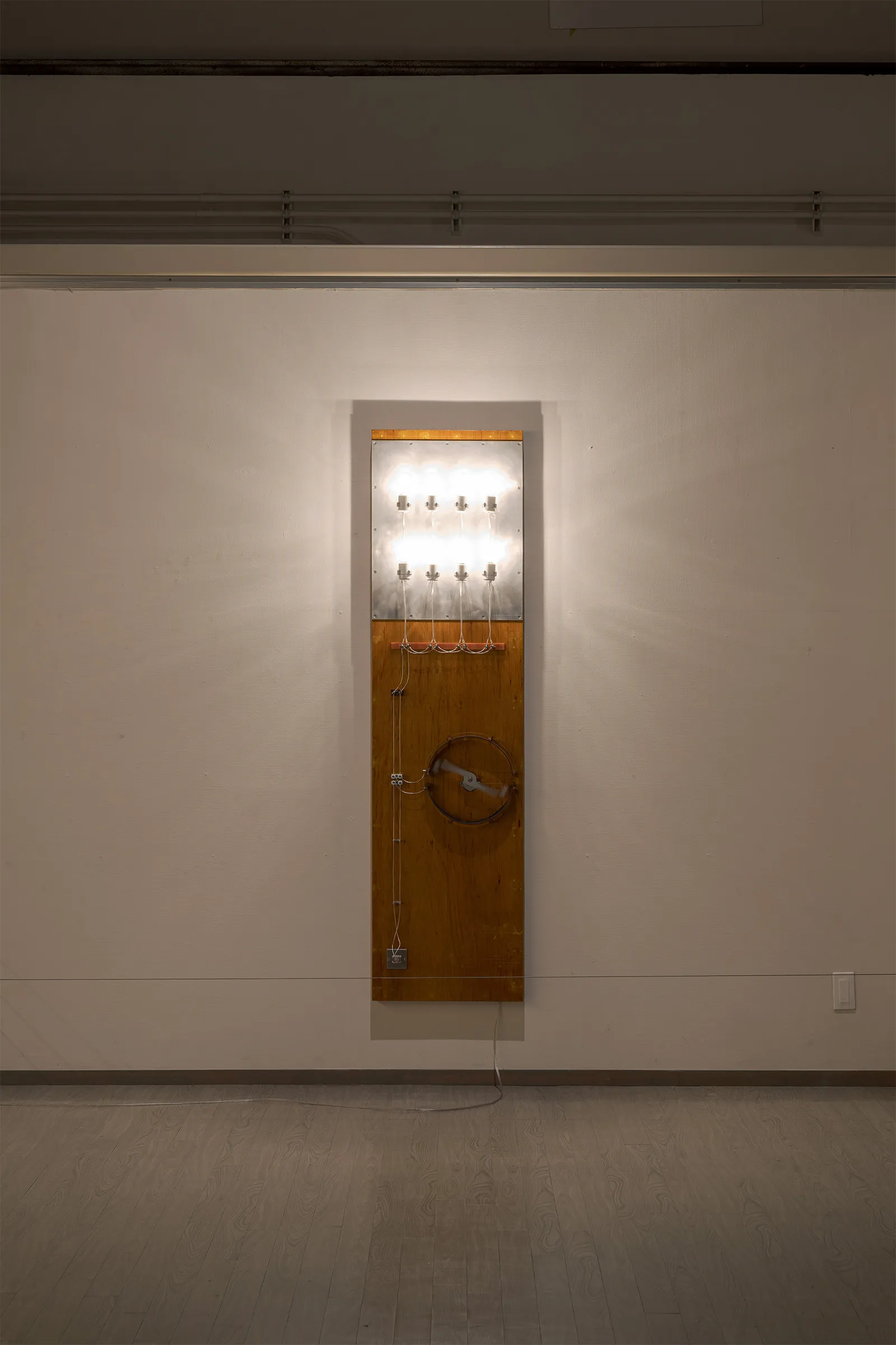 タムラサトル　開放的な接点　発電所にて電力を浪費する（入善町 下山芸術の森 発電所美術館）