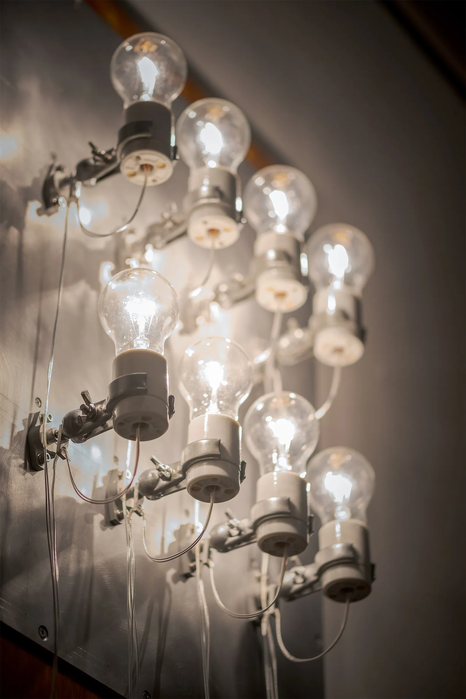 タムラサトル　開放的な接点　発電所にて電力を浪費する（入善町 下山芸術の森 発電所美術館）